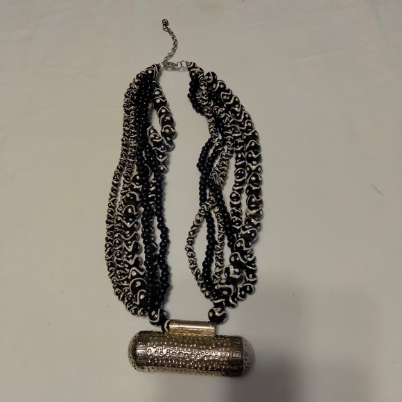 Iris Apfel & Bajalia Silver Toned Metal & Black/White Chunky Statement Necklace - Picture 2 of 11